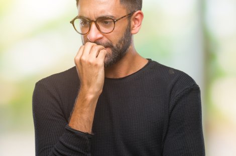Wie kann mein Outing gelingen? Die Frage wird mit steigendem Alter übermächtig @ iStock / AaronAmat