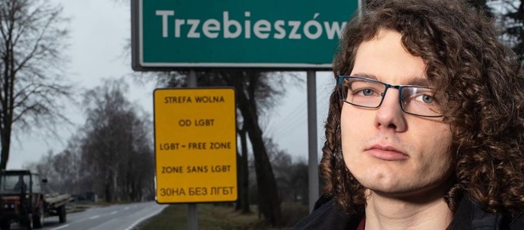 Teil der Fotoausstellung - Menschen vor LGBTI*-freien Zonen