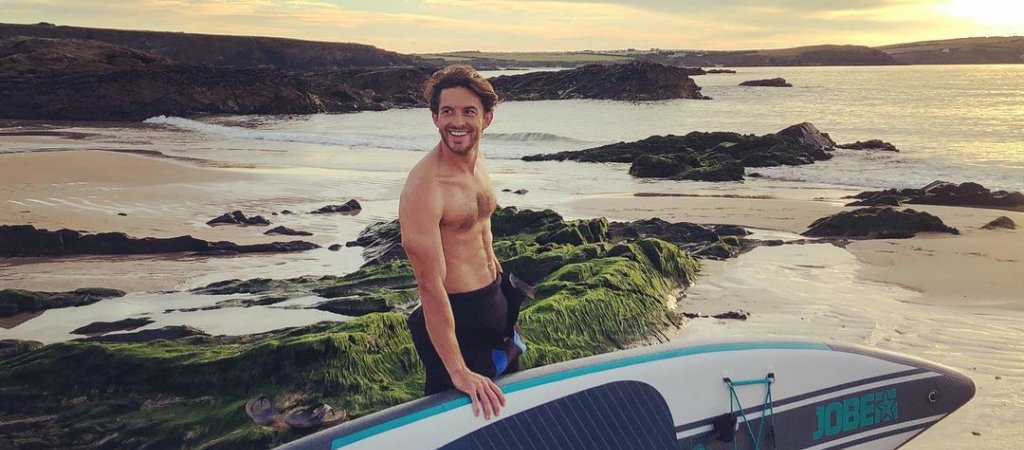 Jonathan Bailey („Bridgerton“) versteckte sein Schwulsein