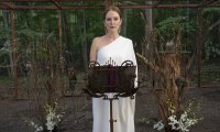 Julianne Moore in "Sirens" // © Netflix