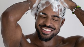 Haarpflege ohne Friseur // © fizkes