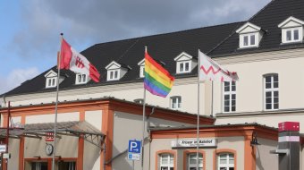 Demonstration für Regenbogenflagge